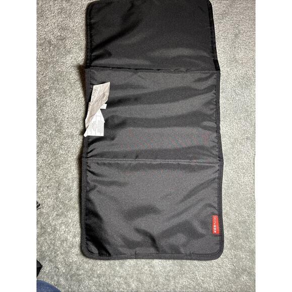 Skip Hop Diaper Bag Puffer Quilted Baby Changing Pad Shoulder Black Grey Dots - Picture 8 of 15